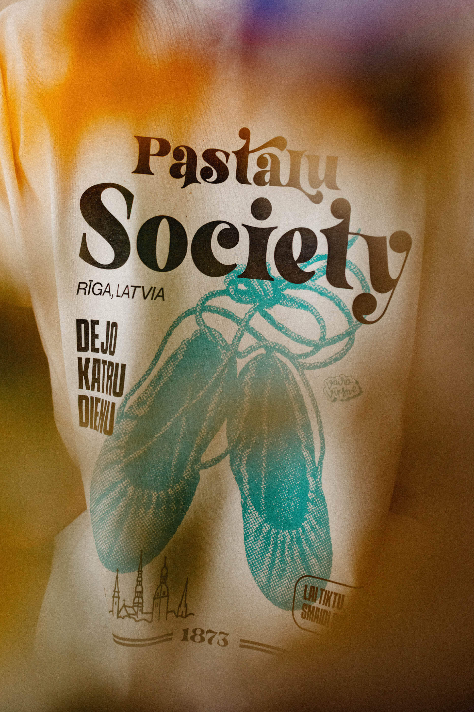 DEJO, DZIEDI UN SVINI